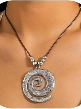 NEW Shell Necklace Conch Shell Large Beach Charm Seashell Ocean Vacation
